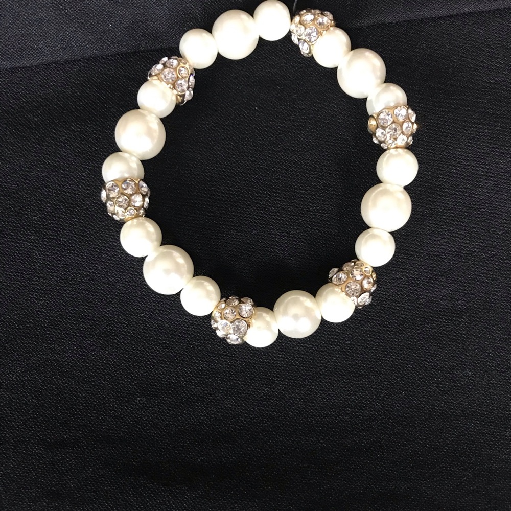 Pearl, Gold & Rhinestone Bracelet - Picture 4 of 5
